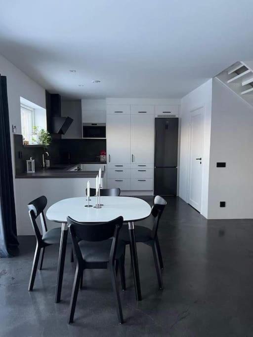 Fint Hus Naera Jaervsoebacken Villa Buitenkant foto